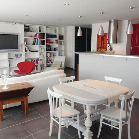Awesome Apartment In Sauvian With Wifi Eksteriør billede