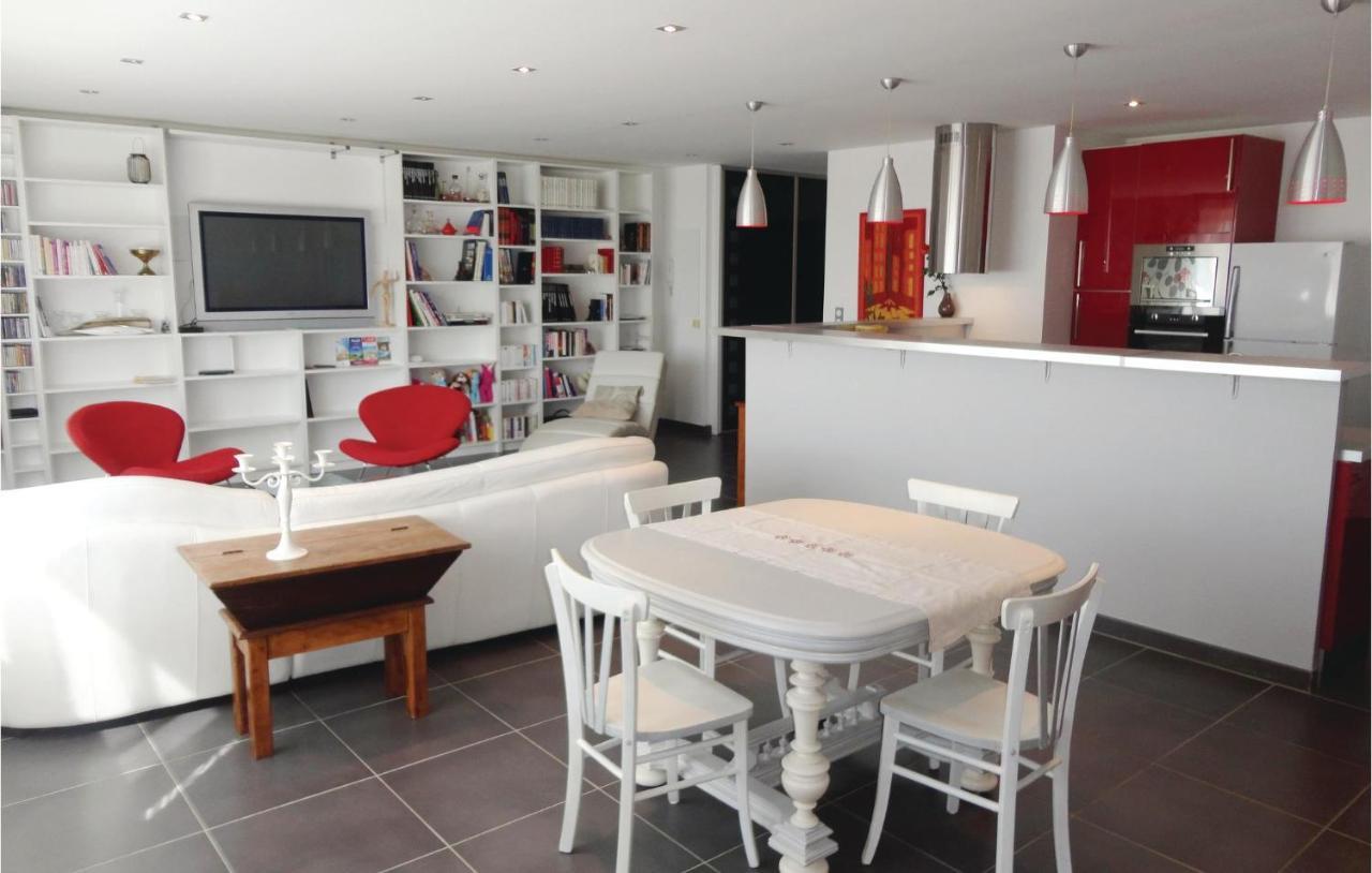 Awesome Apartment In Sauvian With Wifi Eksteriør billede