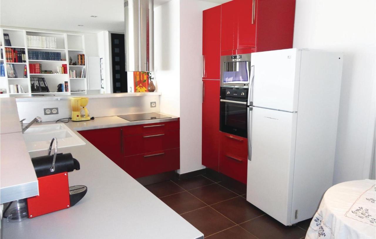 Awesome Apartment In Sauvian With Wifi Eksteriør billede