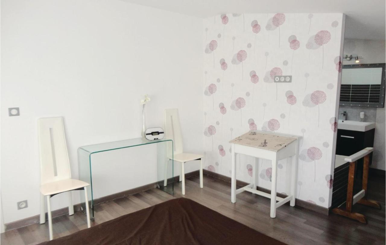 Awesome Apartment In Sauvian With Wifi Eksteriør billede