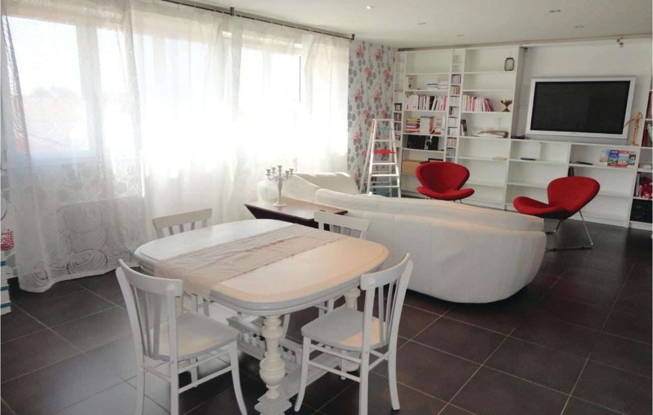 Awesome Apartment In Sauvian With Wifi Eksteriør billede
